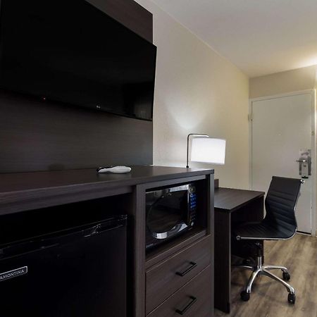 Quality Inn Coliseum Βόρειο Τσάρλεστον Εξωτερικό φωτογραφία