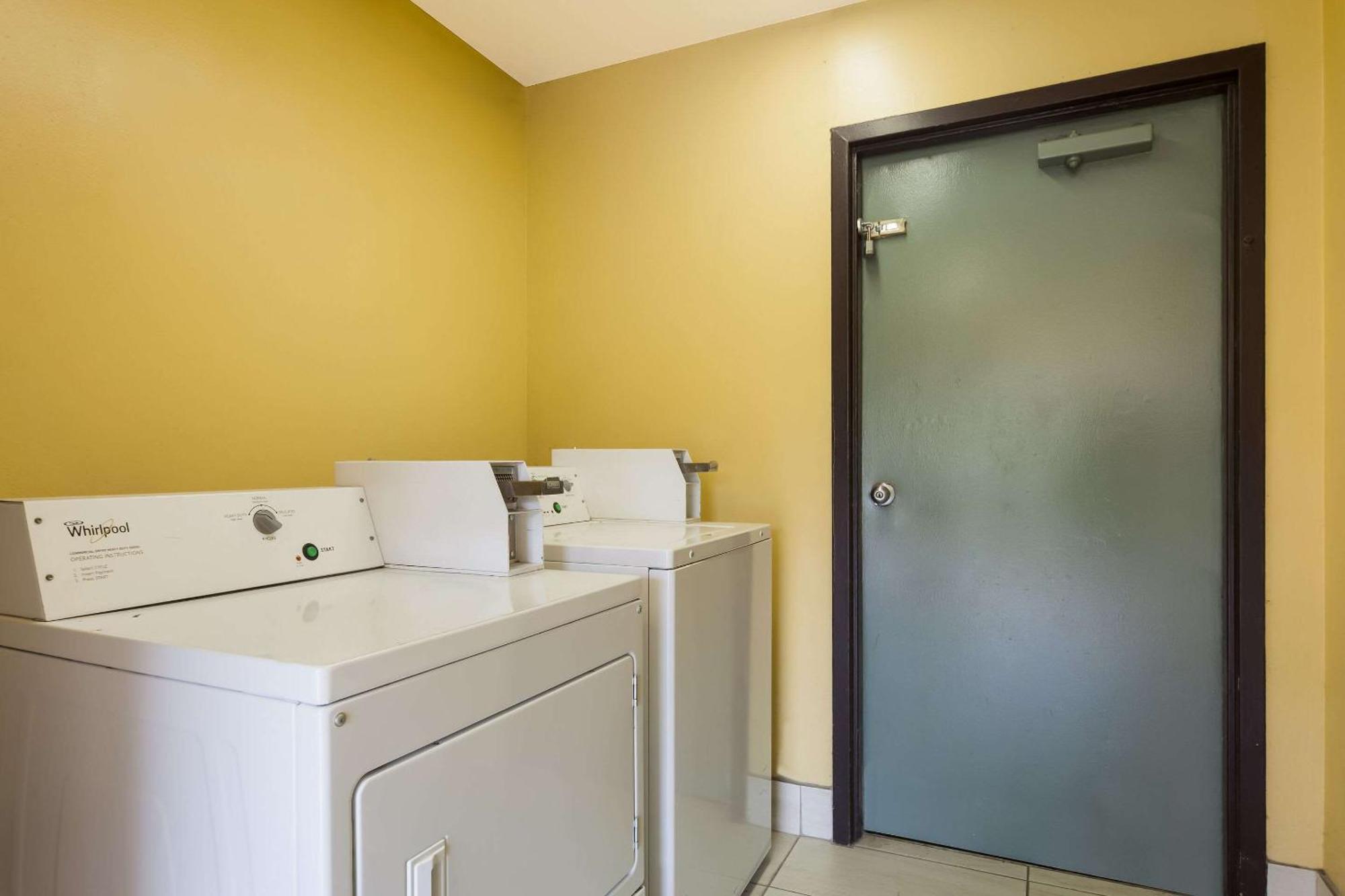 Quality Inn Coliseum Βόρειο Τσάρλεστον Εξωτερικό φωτογραφία