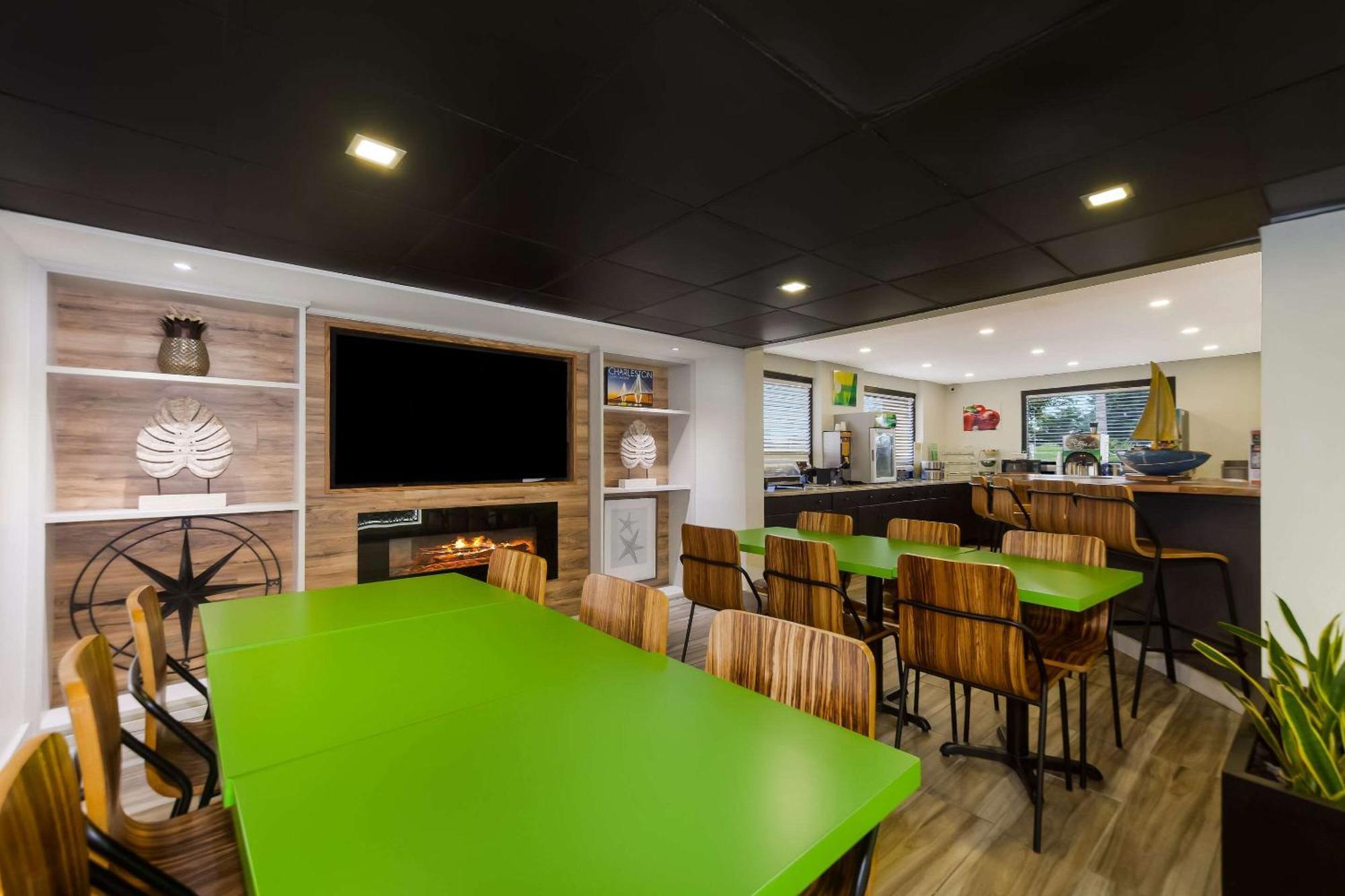Quality Inn Coliseum Βόρειο Τσάρλεστον Εξωτερικό φωτογραφία