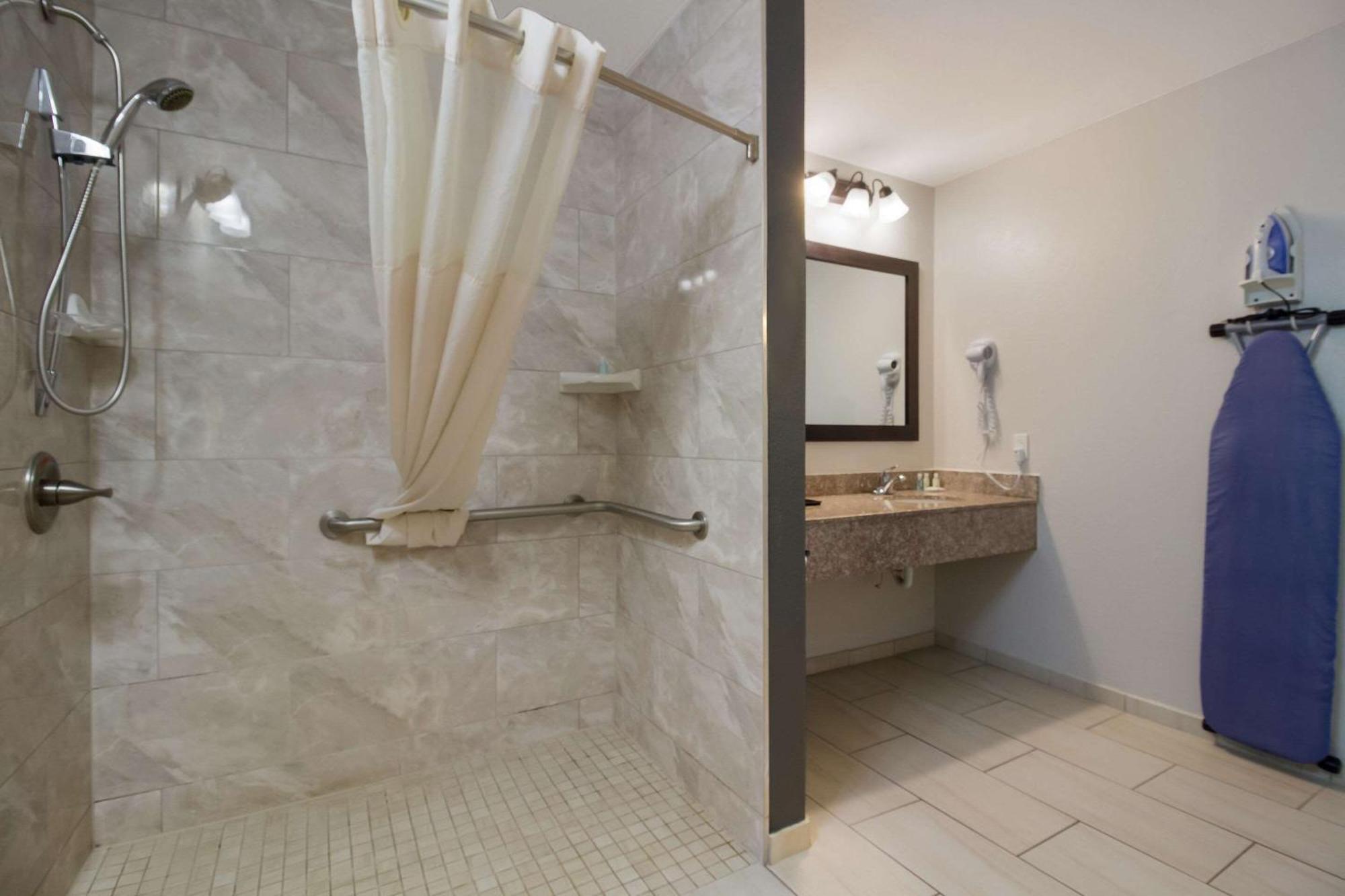 Quality Inn Coliseum Βόρειο Τσάρλεστον Εξωτερικό φωτογραφία