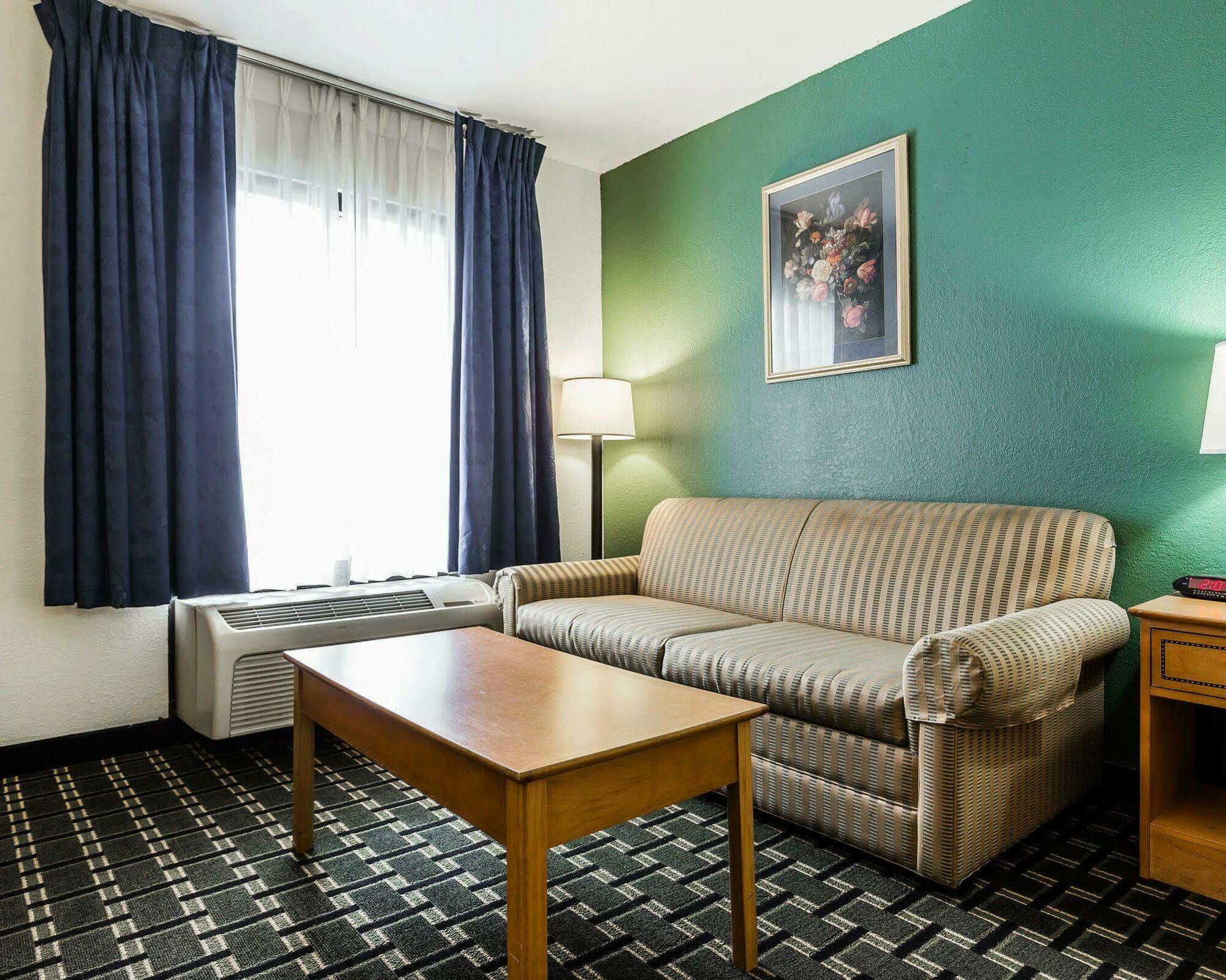 Quality Inn Coliseum Βόρειο Τσάρλεστον Εξωτερικό φωτογραφία